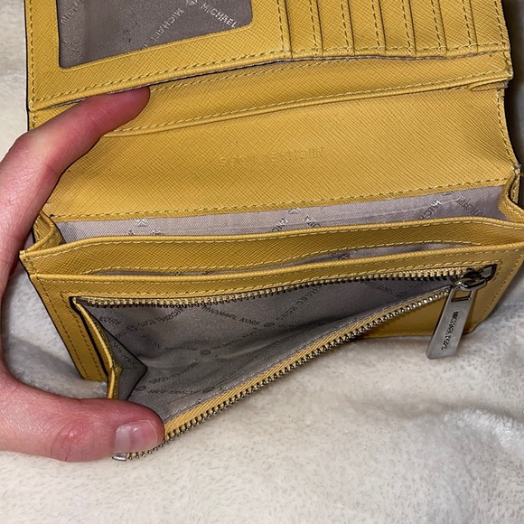 yellow leather michael kors wallet - Picture 4 of 4